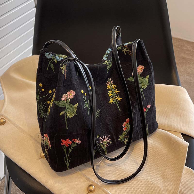 Vintage Geborduurde Tas Met Bloemen