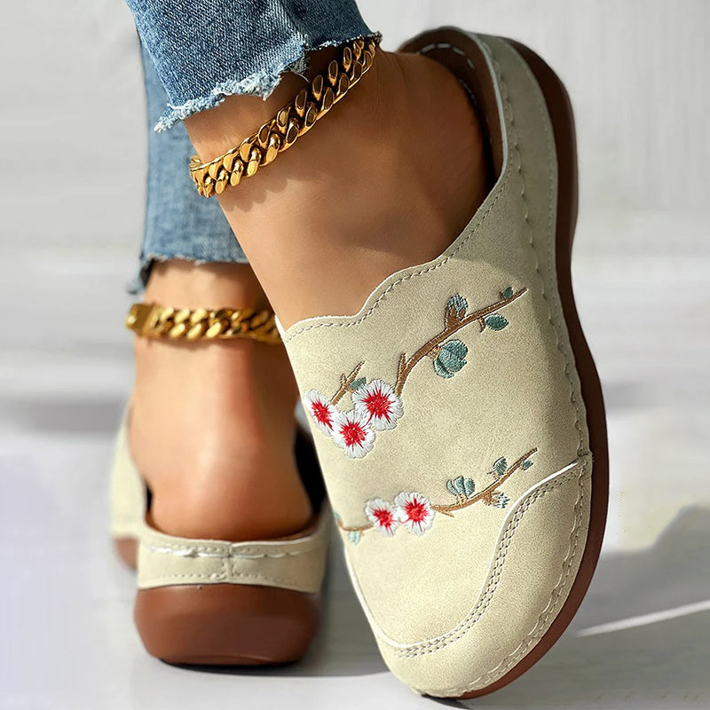 Vintage Geborduurde Pantoffels Met Bloemen