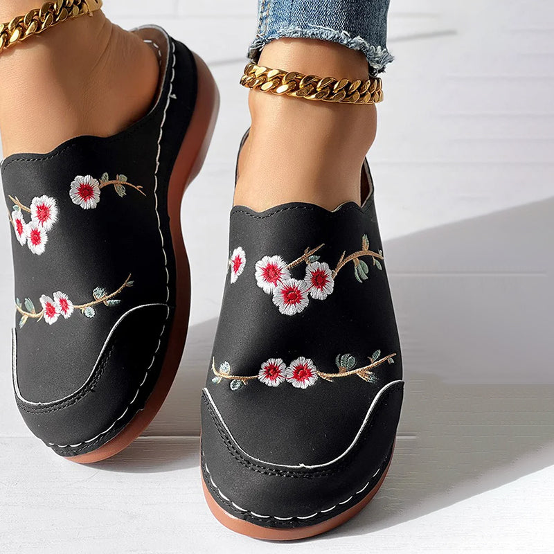 Vintage Geborduurde Pantoffels Met Bloemen